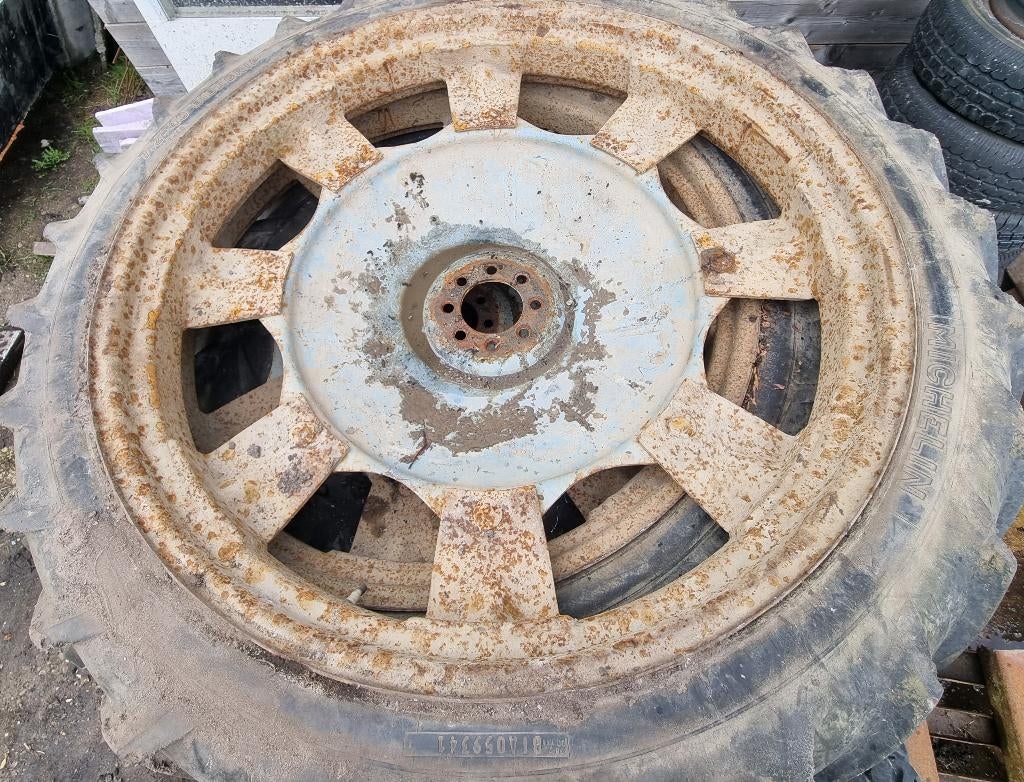 Tractor banden met velg., Zakelijke goederen, Landbouw | Onderdelen | Banden, Velgen en Assen, Ophalen