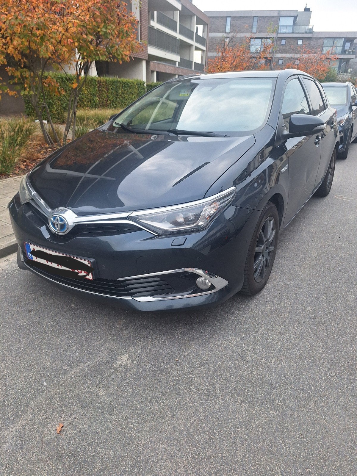 Toyota Auris Hybrid 1.8 Full Option – Schadevoertuig, Auto's, 4 cilinders, Zwart, Bruin, 5 zetels