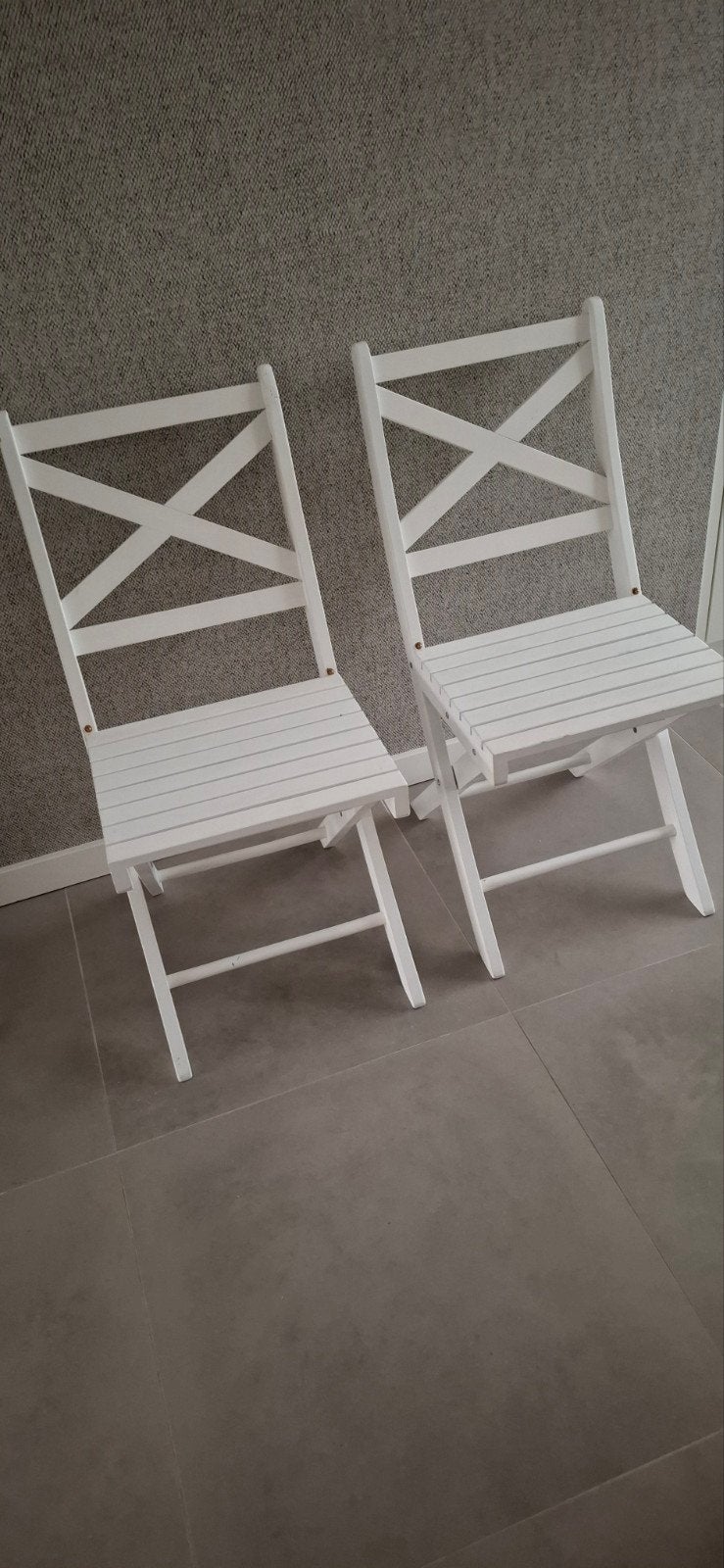 Twee witte houten klapstoelen., Ophalen, Gebruikt, Twee, Wit