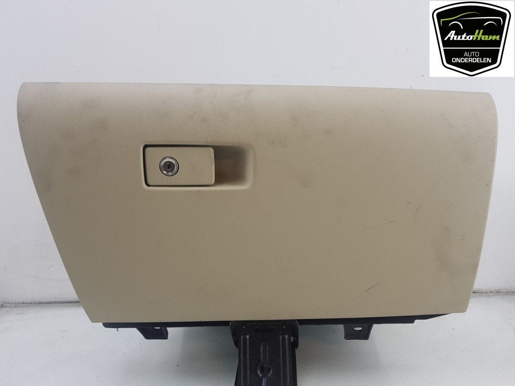 COMPARTIMENT A GANTS XC60 I (DZ) (|39809235|39809224|), Info@volvocars.com, Volvo Car Germany GmbH, Siegburger Straße 229
50679  Köln, DE