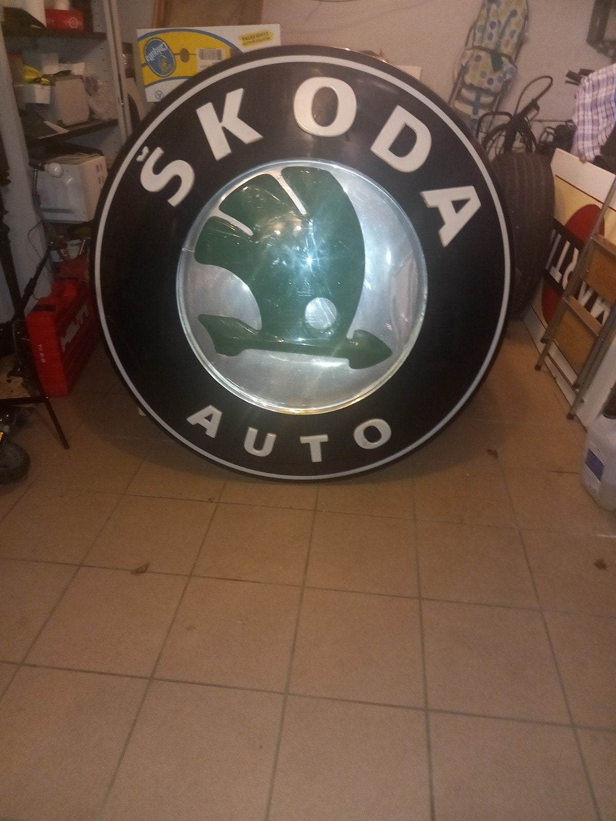 enseigne SKODA, Enlèvement