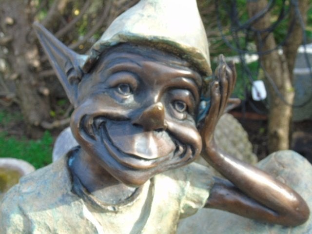 Bronzen trollenimp zittend op 2 gigantische paddenstoelen, Tuin en Terras, Ophalen, Nieuw, Overige materialen, Overige typen
