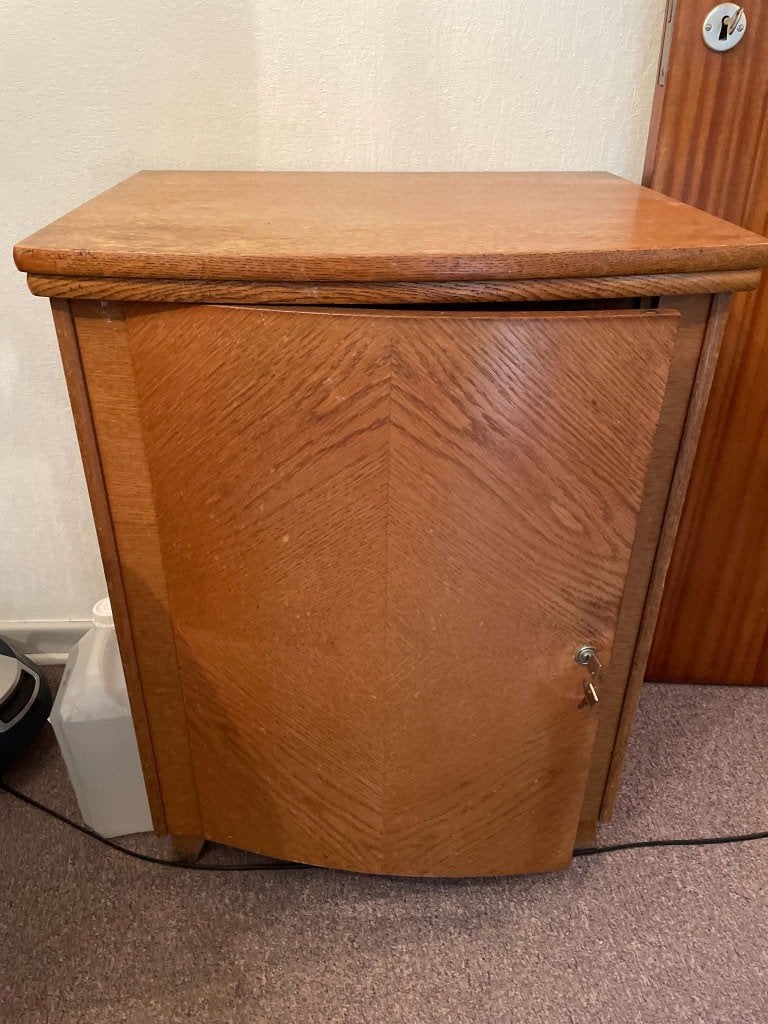 Meuble ancien pour machine à coudre, Enlèvement