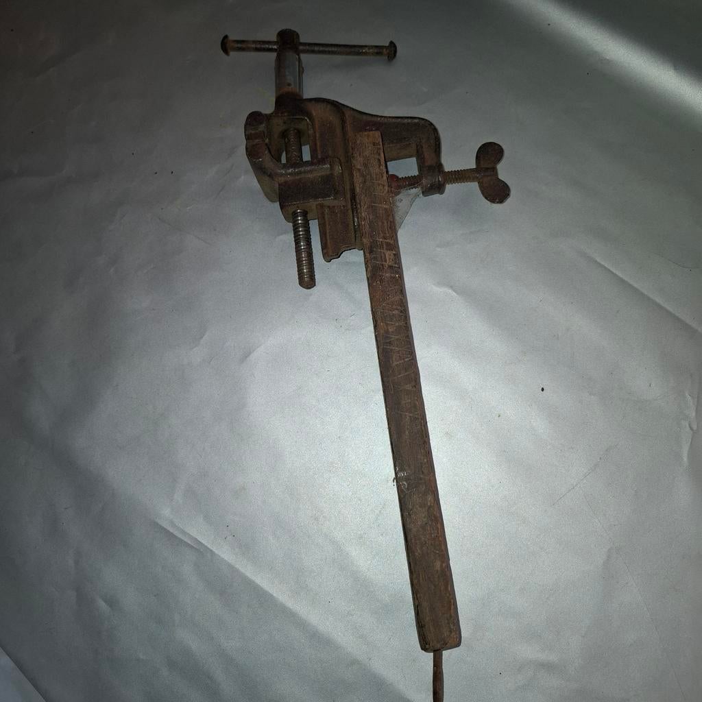 Ancien étau portable, Enlèvement ou Envoi