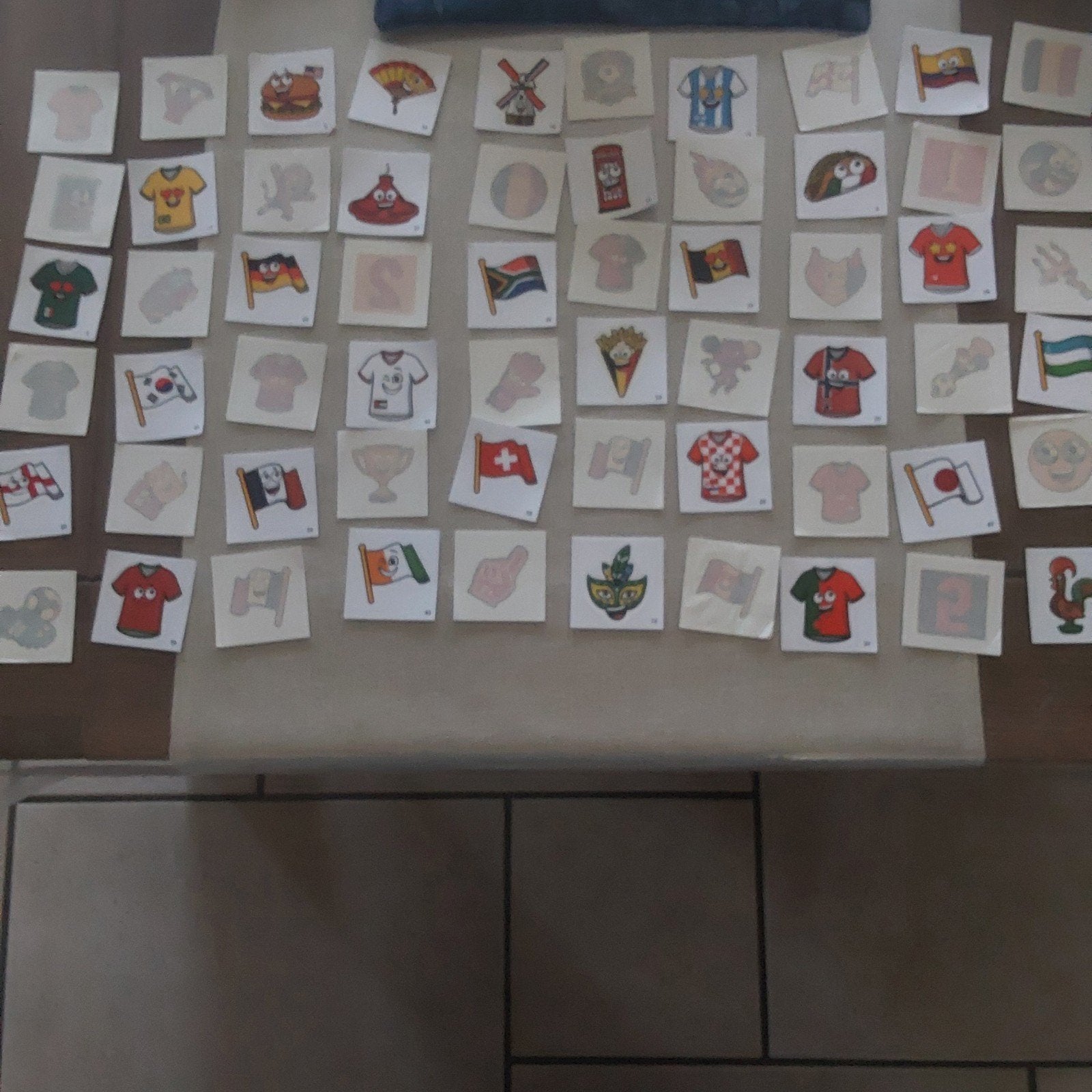 60 verschillende stickers van voetbal van ad delhaize, Enlèvement ou Envoi