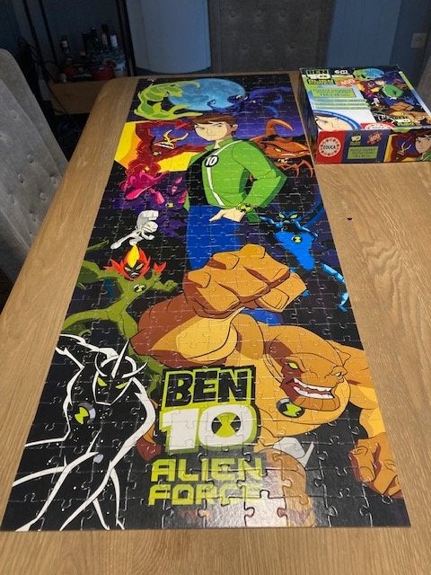 Educa Ben10 grote puzzel 400 stukjes 136x48 cm, Ophalen of Verzenden, Meer dan 50 stukjes, Gebruikt, 6 jaar of ouder
