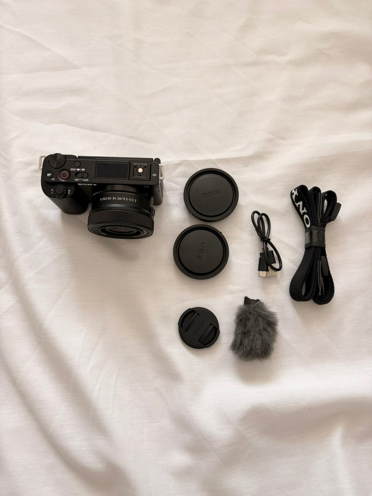 Sony ZV-E10 + 16-50mm kitlens – zo goed als nieuw, TV, Hi-fi & Vidéo, Appareils photo numériques, Comme neuf, Enlèvement, Bouchon de boîtier