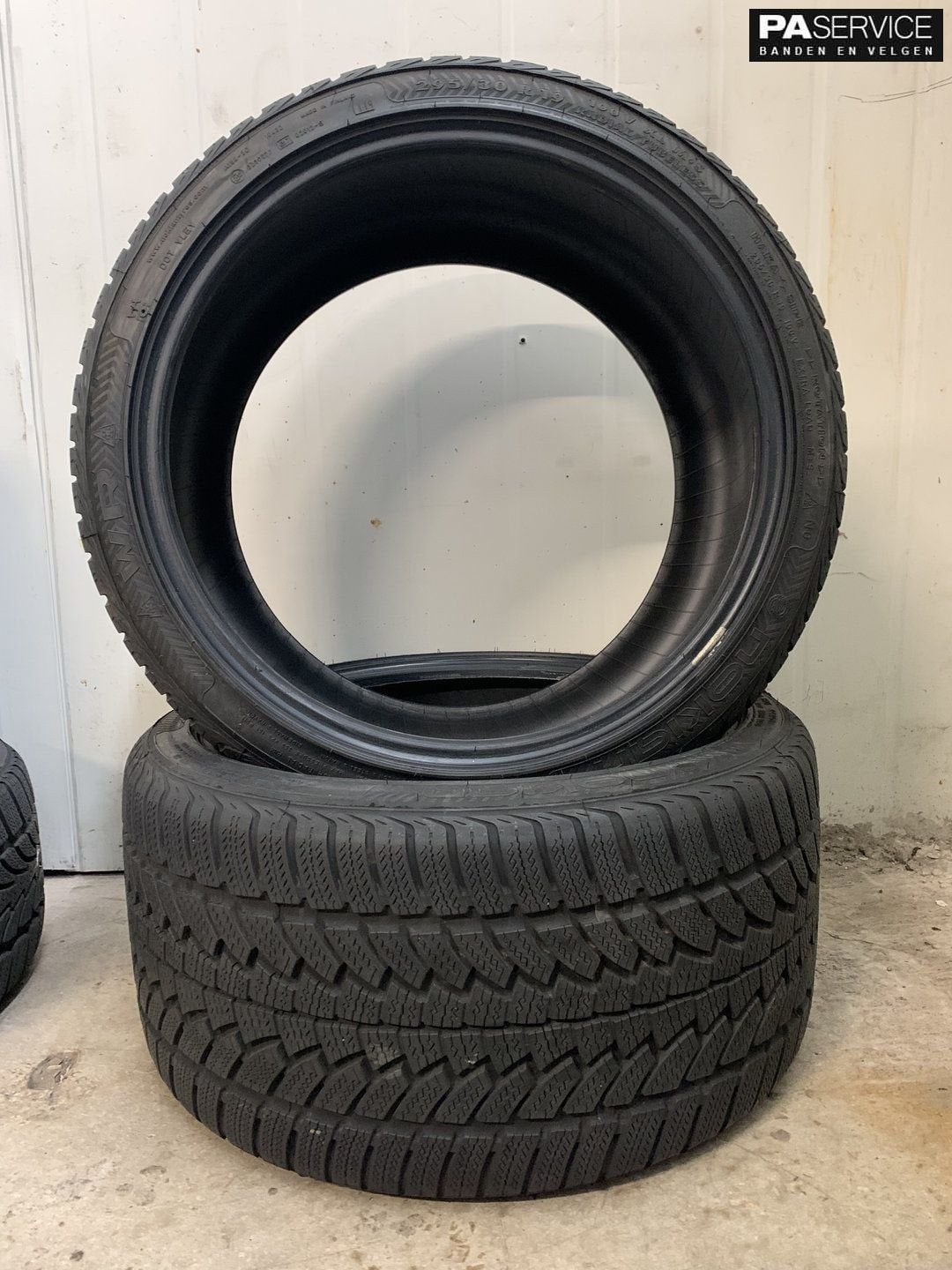 2x Nokian 295 30 19 Winterbanden met 7 mm, Auto-onderdelen, Gebruikt, Velg(en), -, -