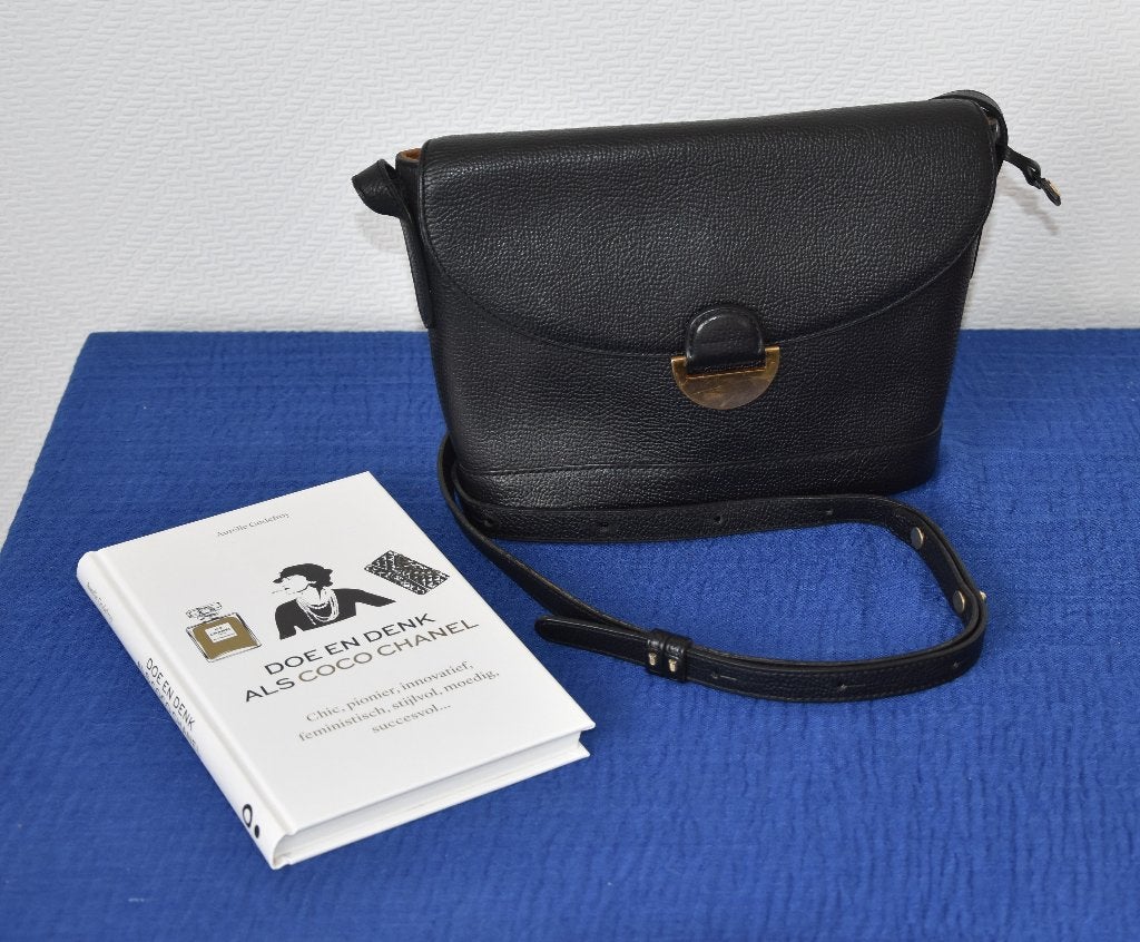 Delvaux Crossbody in zwart leer, Gebruikt, Info@floreca.be, Zwart, Ophalen of Verzenden