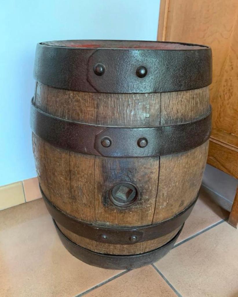 Vintage bierton uit de voormalige brouwerij De Winne, Ophalen