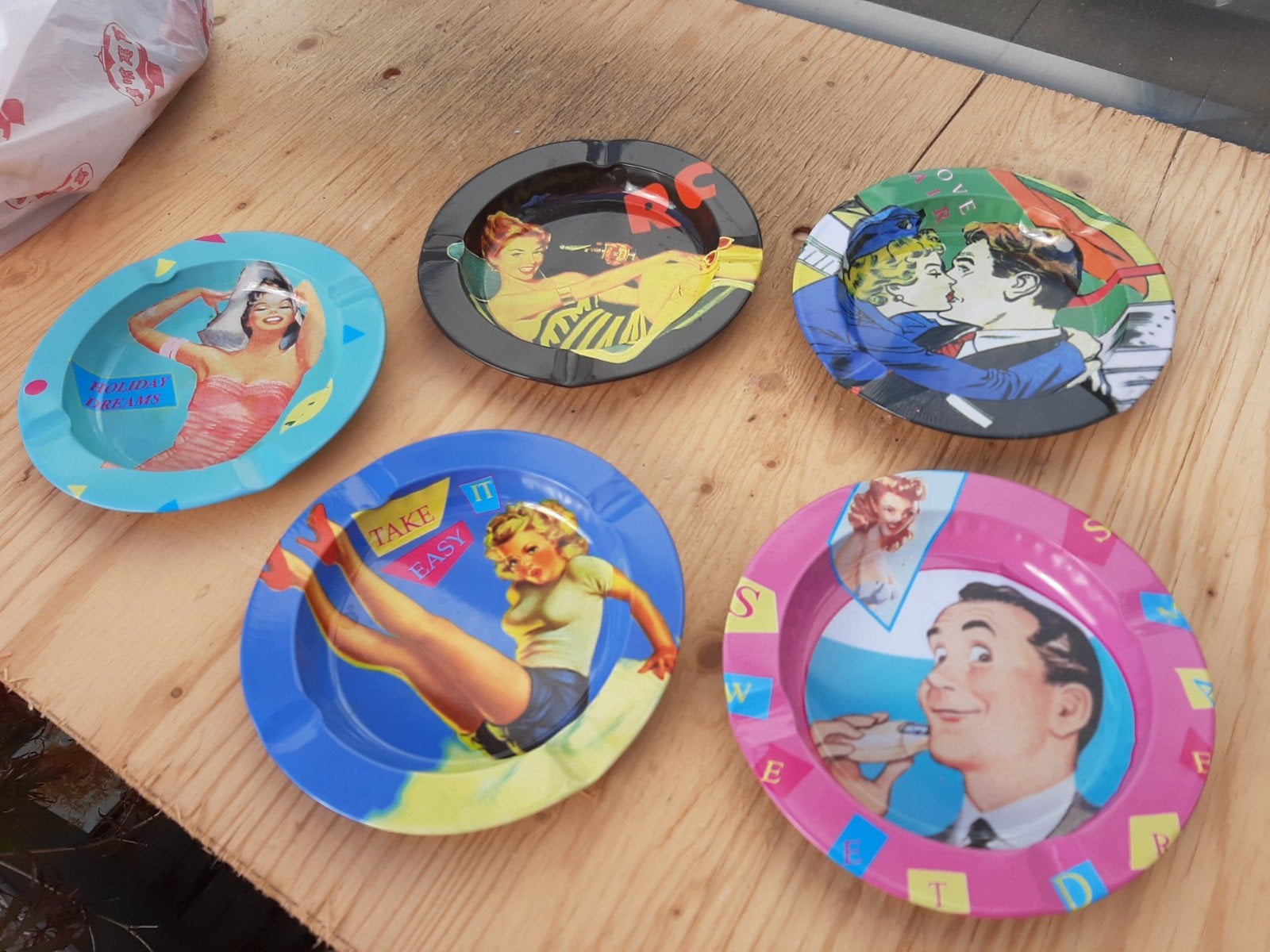 Set van 5 vintage asbakken met pin-up en retro afbeeldingen, Ophalen of Verzenden, Zo goed als nieuw, Asbak