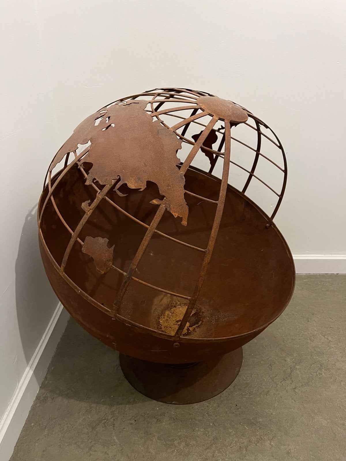 Vuurschaal wereldbol in kortenstaal, Jardin & Terrasse, Bols de feu, Enlèvement, Comme neuf