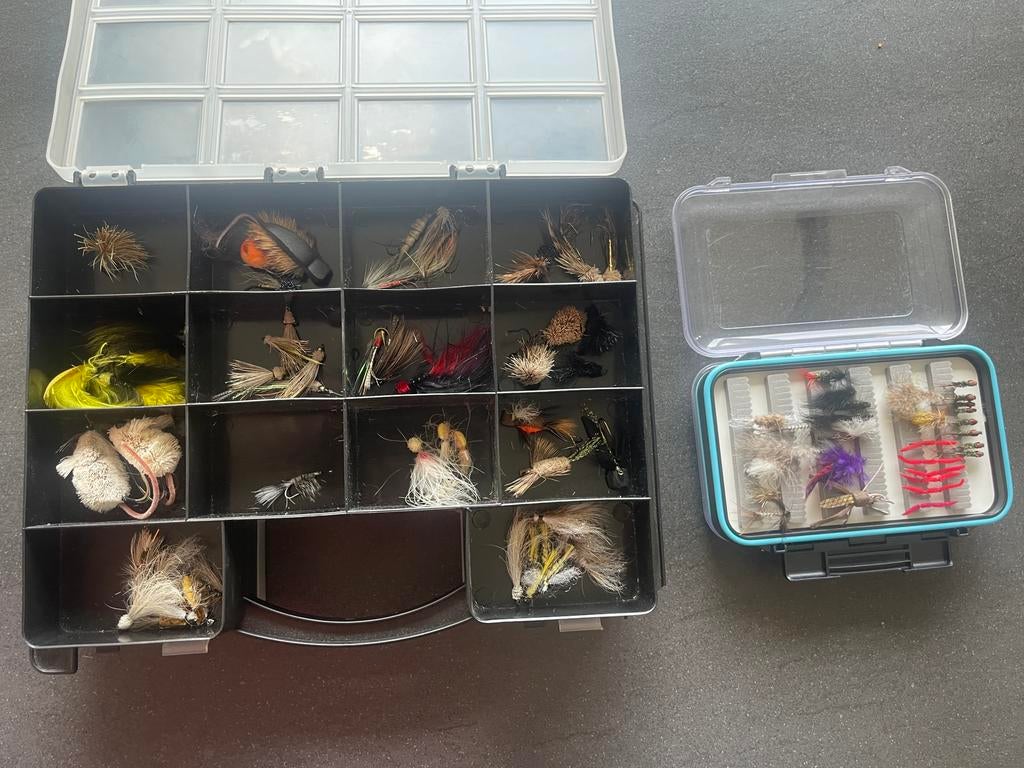 2 dozen met 140 streamers, eitjes, muizen voor forel, Watersport en Boten, Ophalen of Verzenden, Zo goed als nieuw