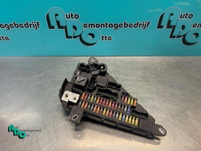 Boîte à fusibles d'un BMW 5-Serie (5-Serie 02-), -, 3 mois de garantie, Utilisé, -