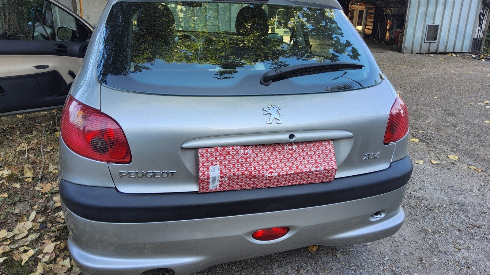 Peugeot 206  zilver metallic  3 deurs in schowroom staat, Autos, Peugeot, 1124 cm³, Achat, 44 kW, 4 cylindres