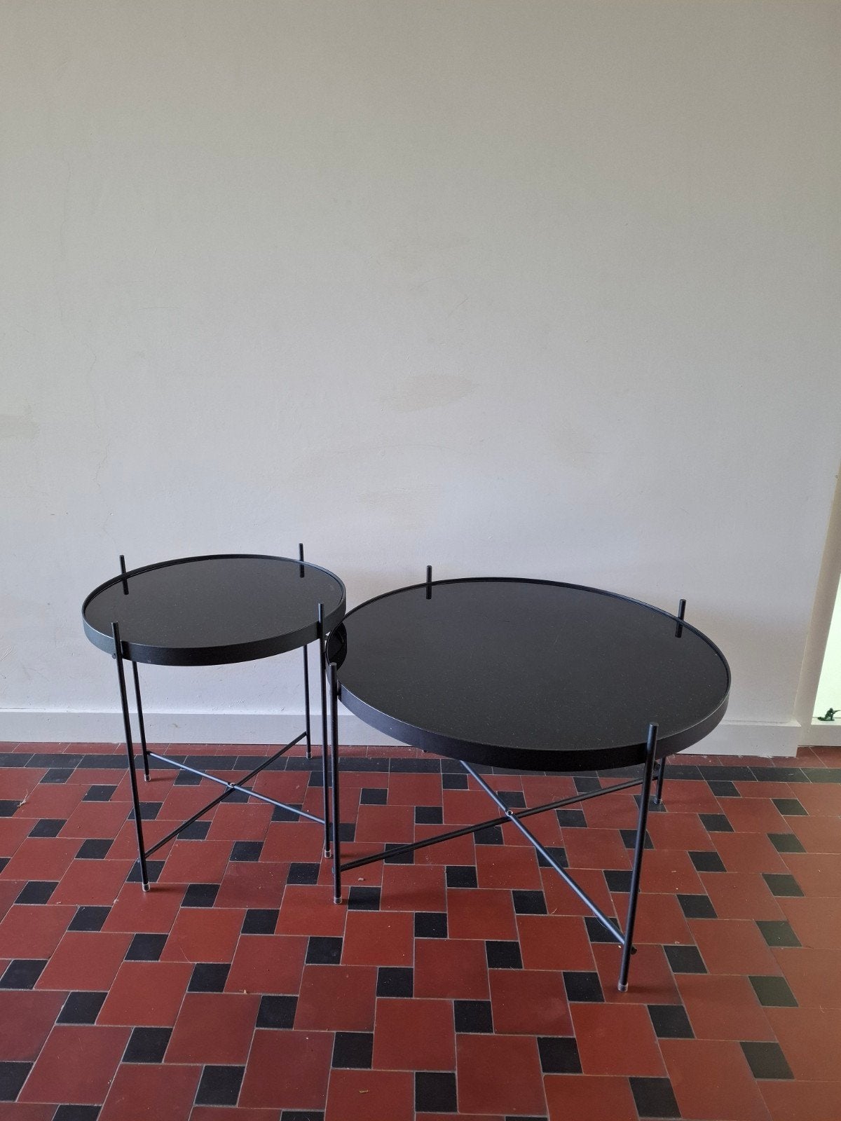2 zwarte bijzettafels salontafels cupid serie merk zuiver, Ophalen, Gebruikt, Rond, Glas