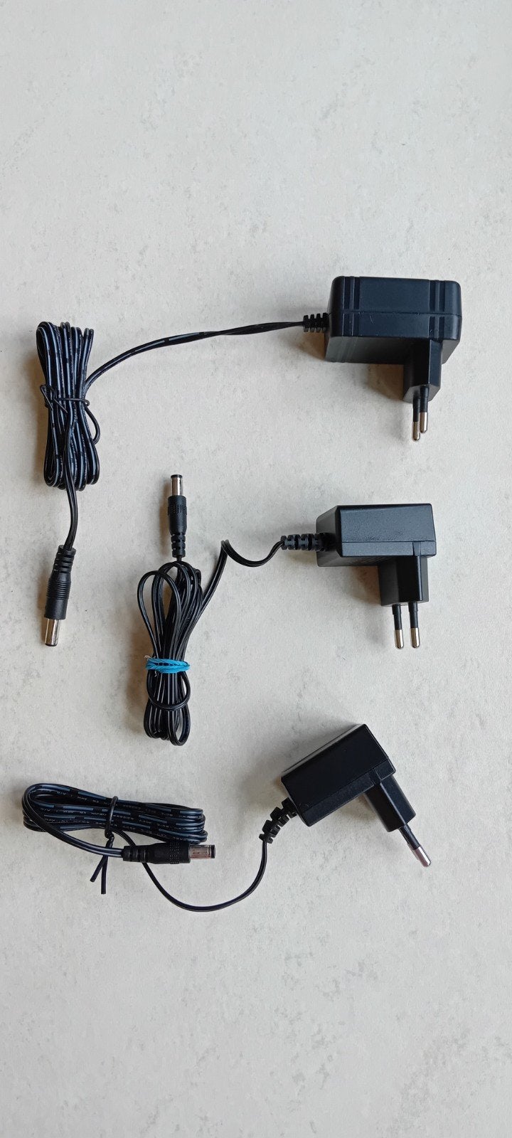 Lot de 3 adaptateurs, chargeurs GSM avec embout type jack DC, Télécoms, Enlèvement ou Envoi, Neuf