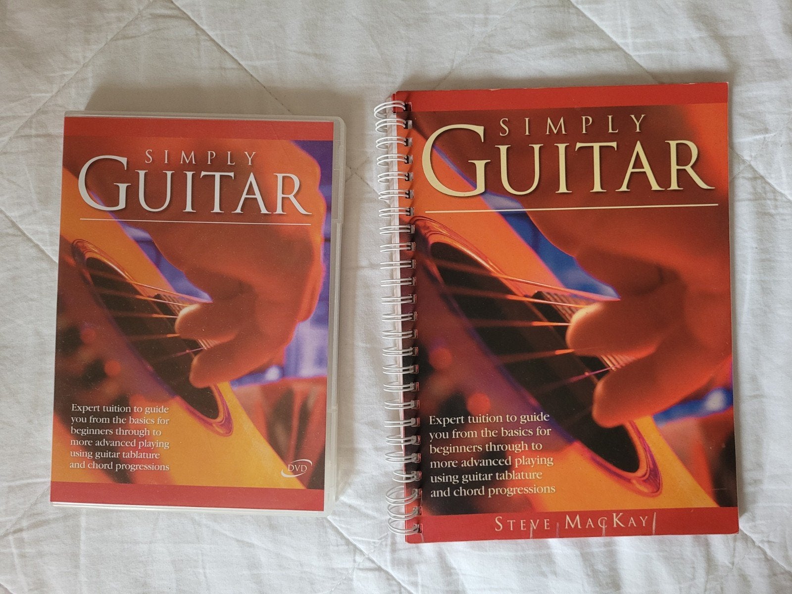 Simply Guitar - Boek & DVD, voor beginnende gitarist, Muziek en Instrumenten, Snaarinstrumenten | Gitaren | Akoestisch, Ophalen of Verzenden