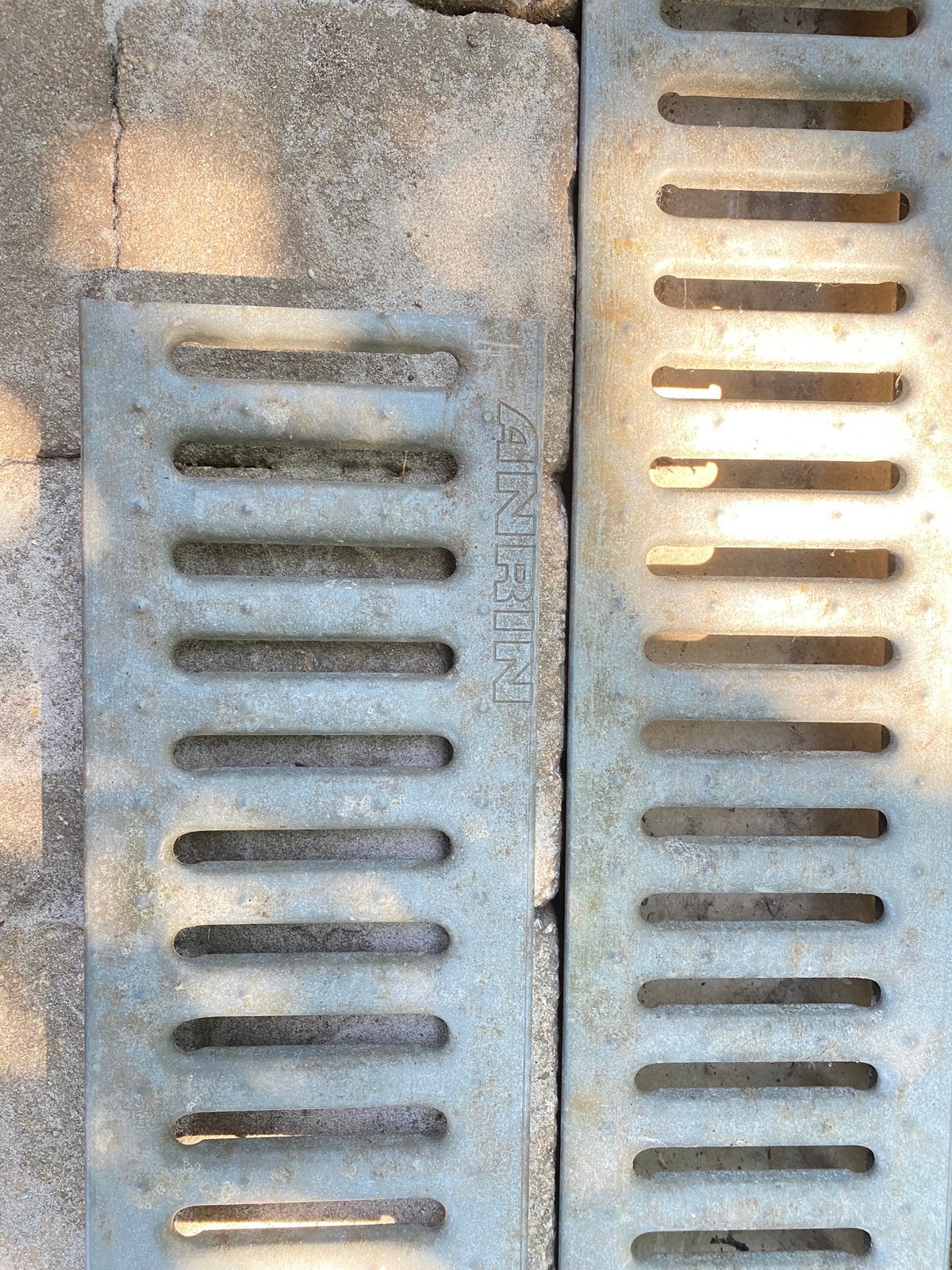 Recherchés: housses ANRIN pour gouttières terrasse Aquadrain, Jardin & Terrasse, Pavé & Dalles, Utilisé, Briques, Autres matériaux