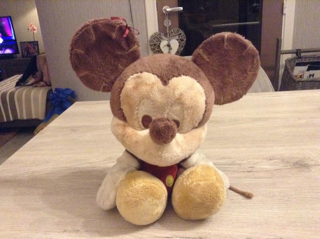 Personnage en peluche Disney Mickey Mouse (30 cm), Enfants & Bébés, Souris, Lavable, Autres marques, Comme neuf
