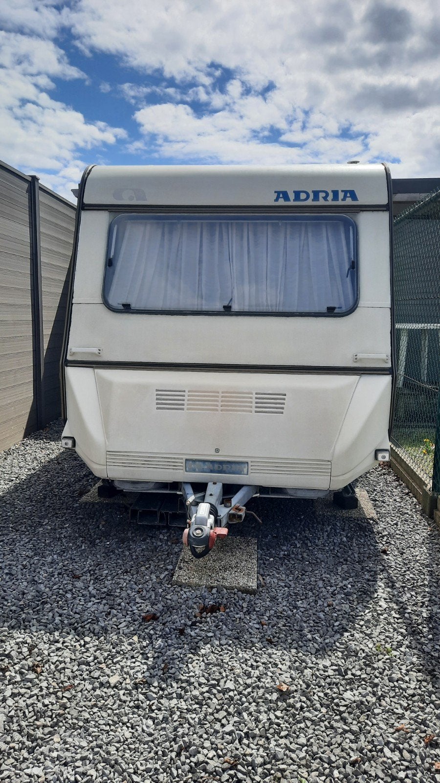 Caravan Adria, Caravanes & Camping, Caravanes, Particulier, Siège standard, Adria, Lit transversal, Lits superposés, Douche, Réchaud à gaz