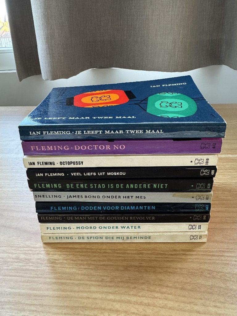 Dick Bruna — 10 Zwarte Beertjes 1963–1966 (Ian Fleming e.a.), Gelezen, Ian Flemming, Ophalen of Verzenden, Overige onderwerpen