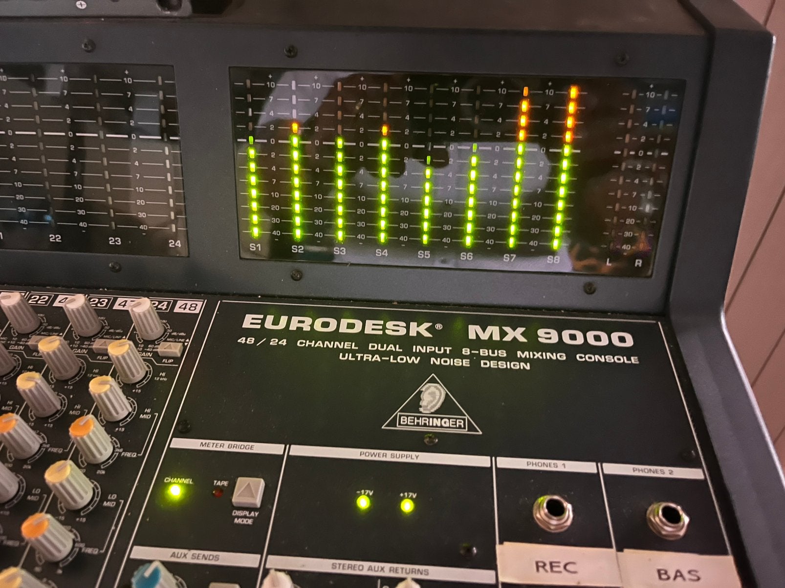 Mixeur 24 canaux (Prof.) Eurodesk MX9000, Enlèvement, Utilisé