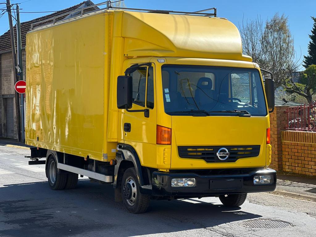 Nissan Atleon 56-15, Anne 2009, 3.0 Diesel, Autos, Camionnettes & Utilitaires, Particulier, Nissan, Diesel, Enlèvement