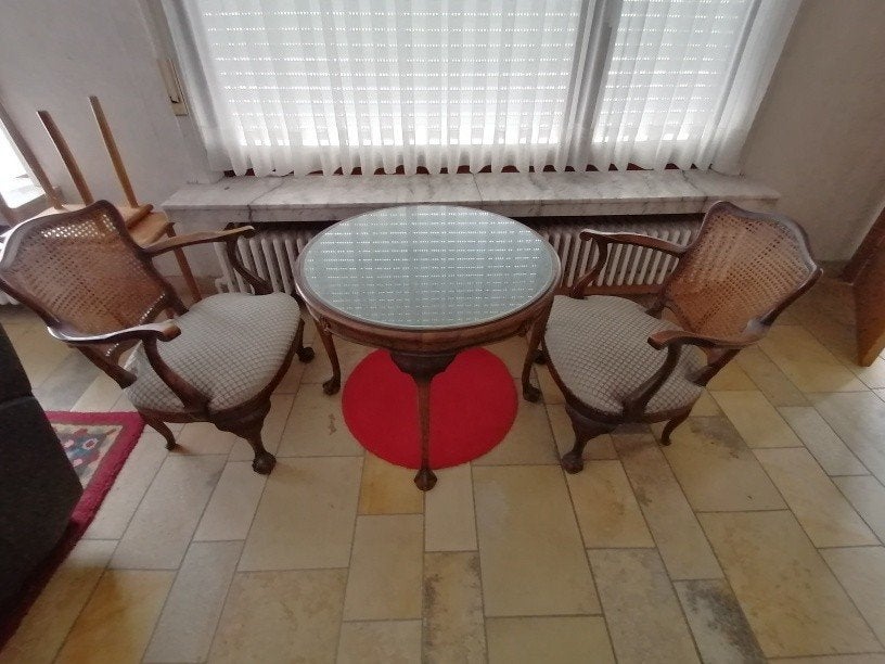 Ronde tafel met 4 zeteltjes, Enlèvement