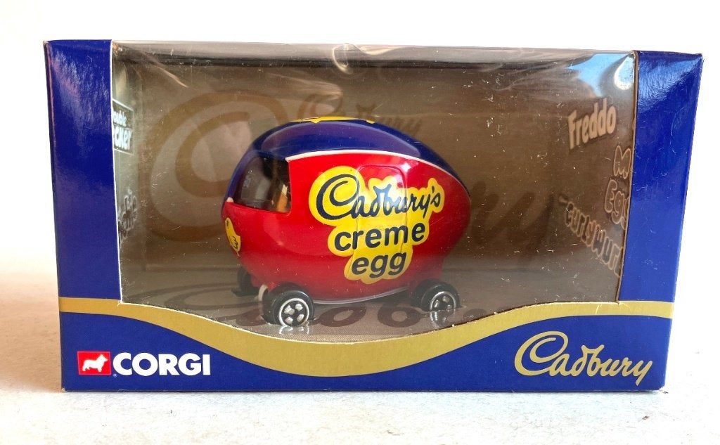 Cadbury’s creme egg rood-blauw CORGI # 57501., Hobby & Loisirs créatifs, Voitures miniatures | 1:50, Enlèvement ou Envoi, Comme neuf
