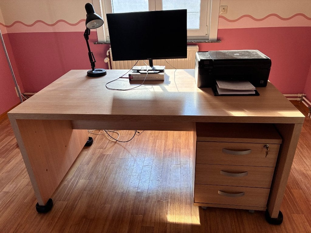 Bureau eik-look met verrijdbaar ladeblok en sleutel, Gebruikt, Spaanplaat of MDF, Overige merken, Computerbureau