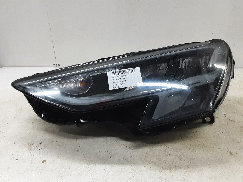 PHARE / OPTIQUE AVANT GAUCHE A3 Sportback (8YA) (8Y0941011), Auto-Union-Straße  1,
85057  Ingolstadt, DE, Info@audi.de, Audi, Utilisé
