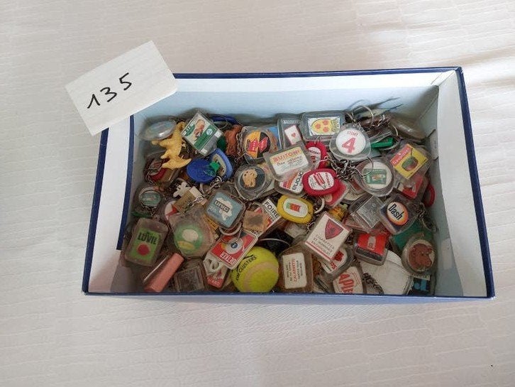 135 portes-clés vintage (collectionneurs), Enlèvement