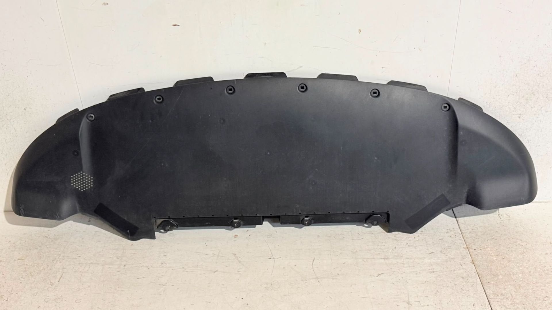 Panneau de plancher avant Tesla Model Y 1812159-00-B 1760713, Info@tesla.com, Tesla, Inc., Utilisé, Tesla Road 1
78725  Austin