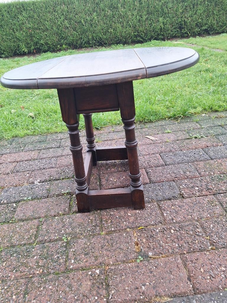 Engelse hangoor tafel, Ophalen