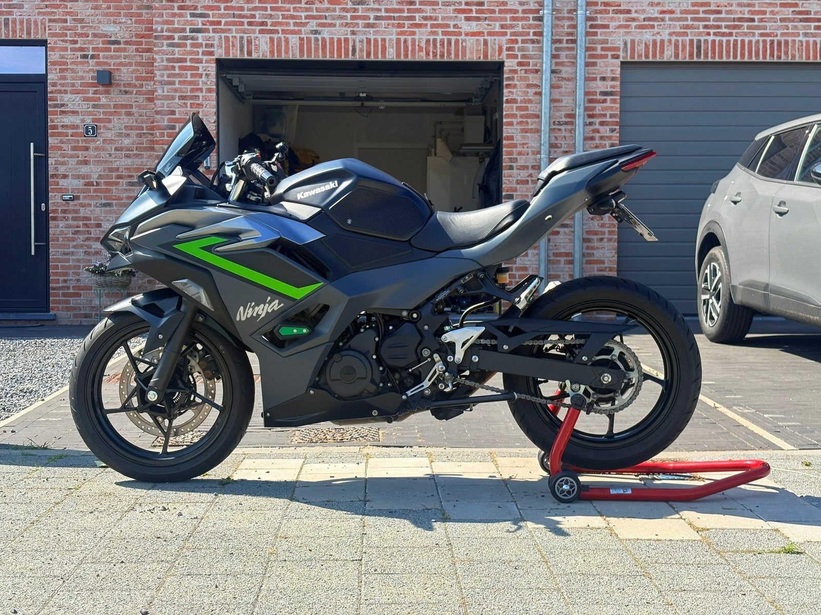 Kawasaki Ninja 500 se 2024, Motoren, 2 cilinders, Occasion, 451 cc, Minimaal motorrijbewijs A2