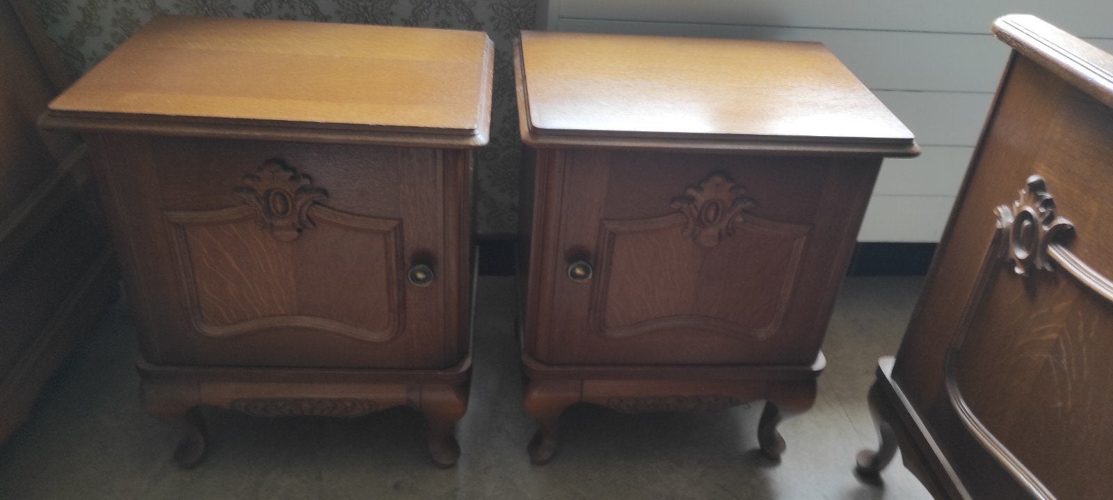 2 tables de chevet en chêne, années 60 et 70
En bon état, Enlèvement