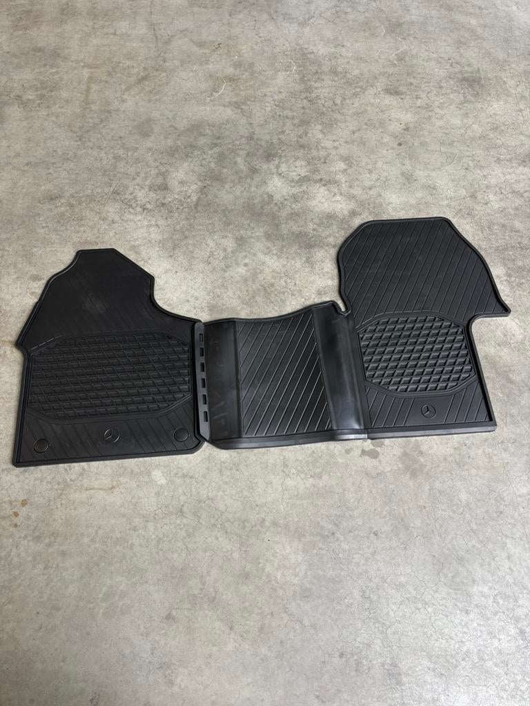 Originele Rubber Vloermat Mercedes Sprinter W907, Ophalen, Zo goed als nieuw