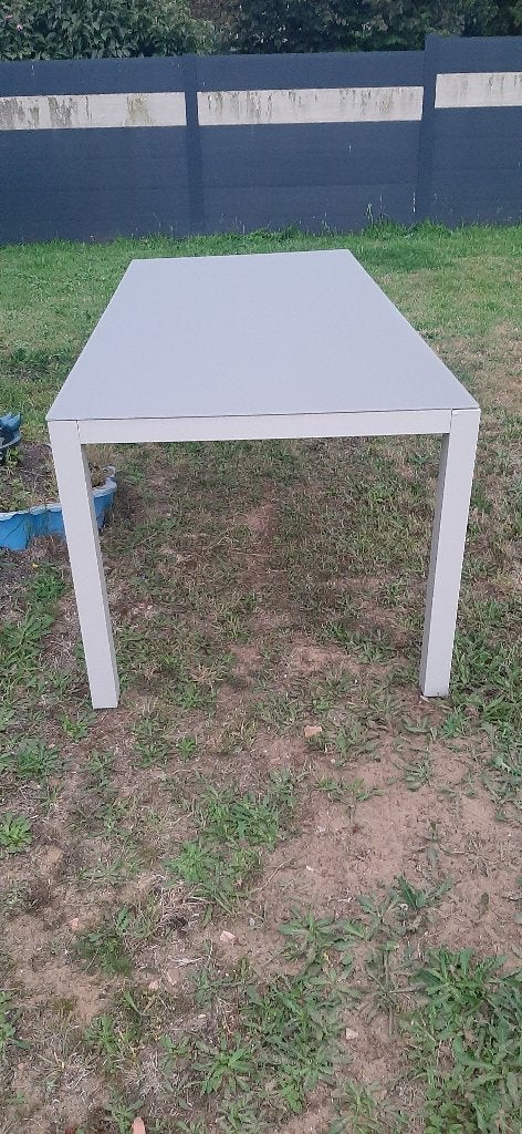 Tuintafel, Ophalen, Zo goed als nieuw
