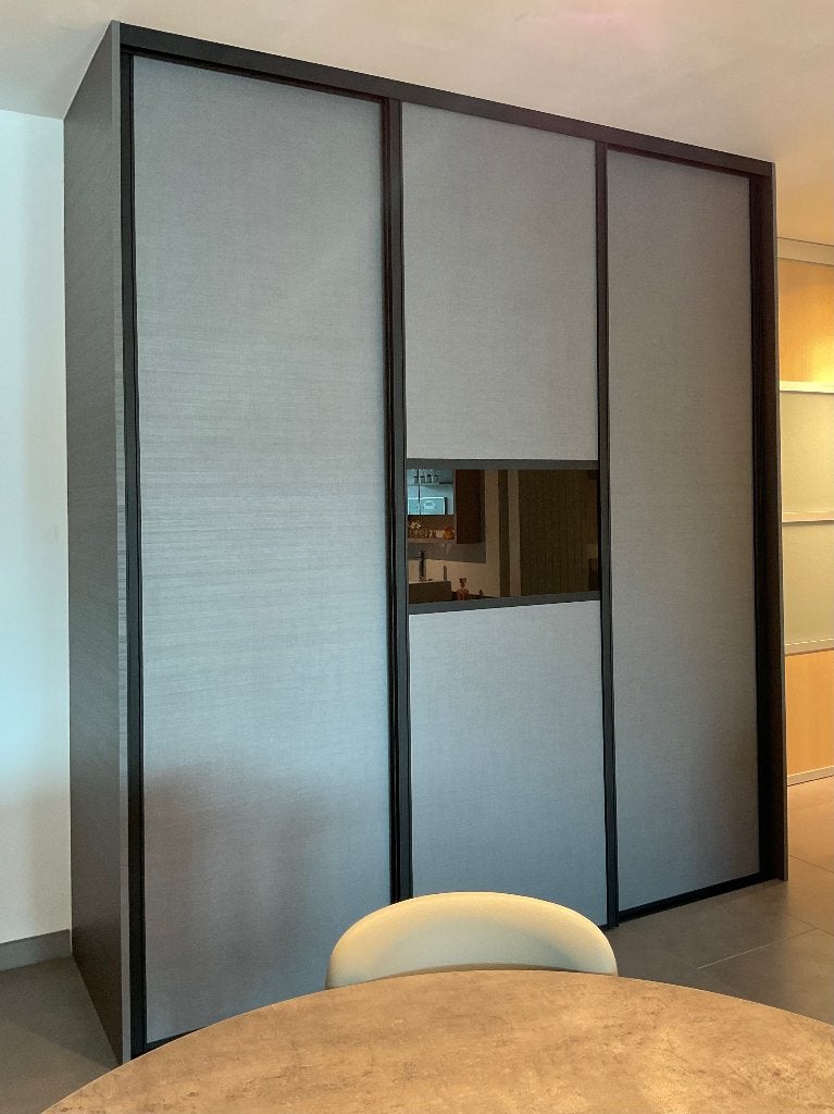Armoire à 3 portes coulissantes du showroom, Neuf, Enlèvement, 200 cm ou plus, 50 à 75 cm