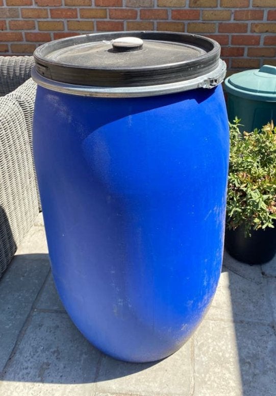 Blauw vat met deksel en klemring 220 L, Ophalen, Zo goed als nieuw