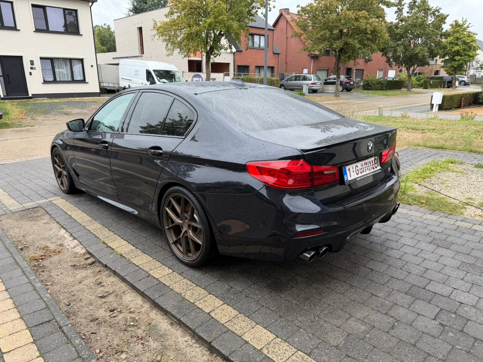 BMW 540i xdrive met M perforance uitlaat, Autos, BMW, Cuir, 2000 kg, Carnet d'entretien, Noir