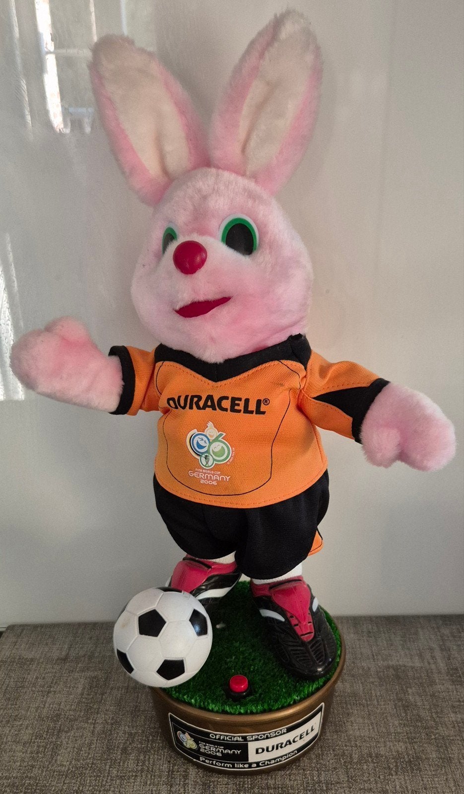 Duracell konijn WK 2006 Voetbal Mascotte, Ophalen