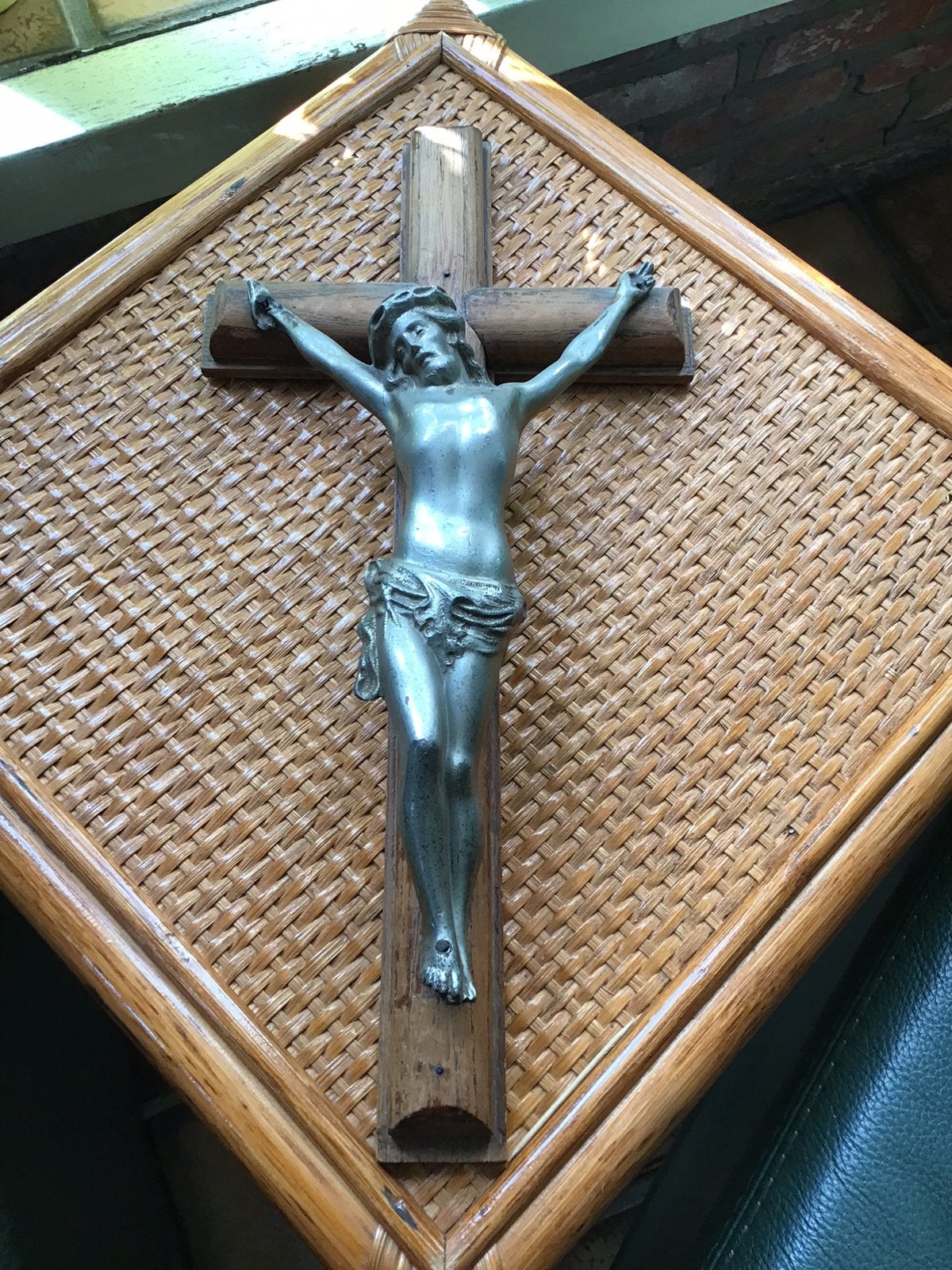 Crucifix ancien en bois avec corps en métal, Enlèvement ou Envoi