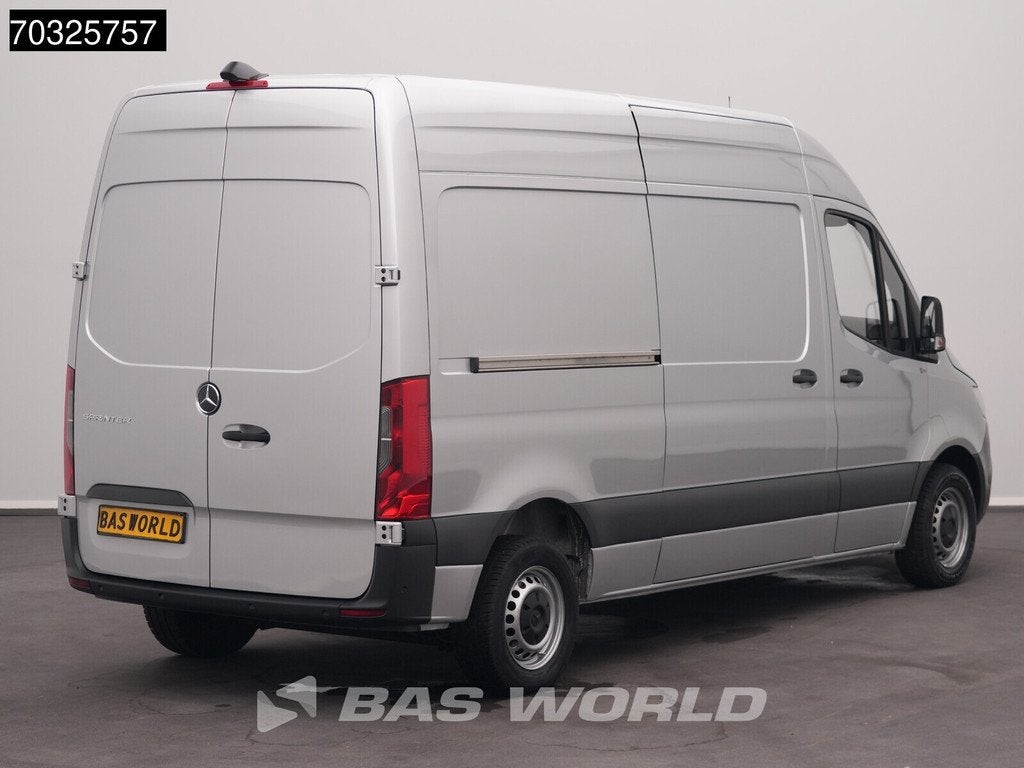 Mercedes Sprinter 215 CDI Automaat 150pk L2H2 MBUX Camera Ai, Automaat, Stof, Gebruikt, 4 cilinders