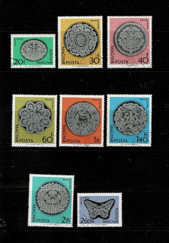 EUROPE HONGRIE DENTELLE 8 TIMBRES OBLITERES - VOIR SCAN, Timbres & Monnaies, Enlèvement, Affranchi