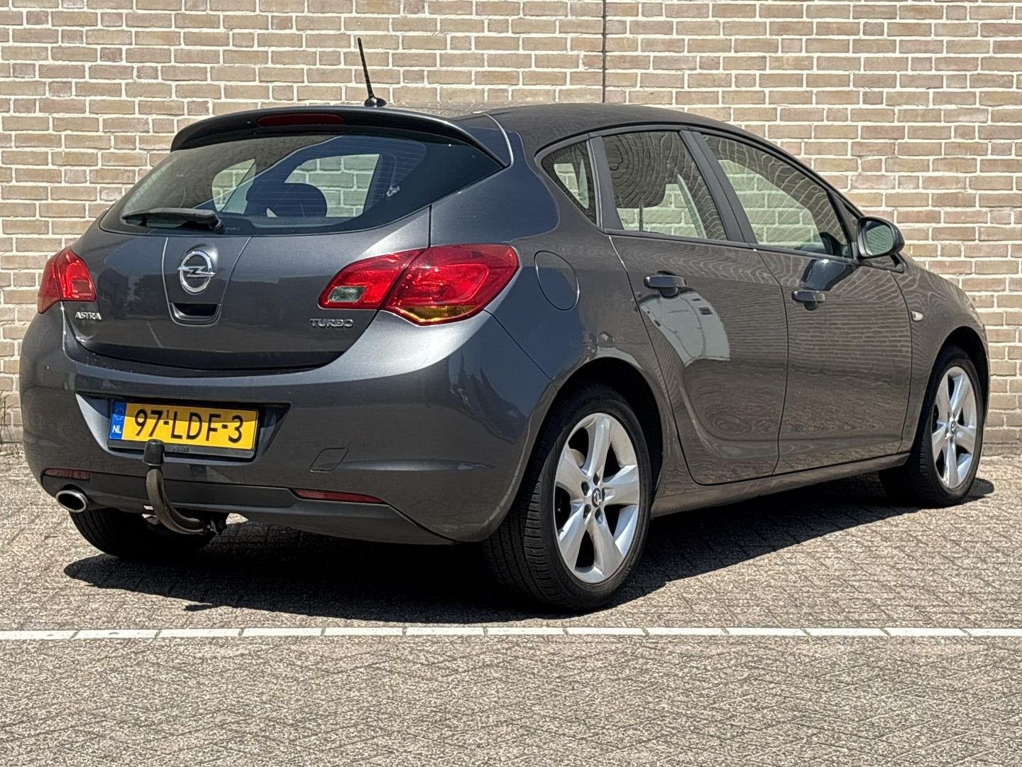 Opel Astra 1.4 Turbo Edition | Airco | Cruise | Trekhaak | A, Auto's, Bedrijf, Electronic Stability Program (ESP), Zwart, Handgeschakeld