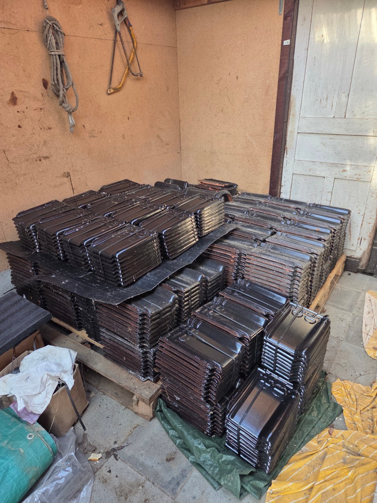 Koramic 44 antraciet dakpannen (+/-744 stuks) te koop, Doe-het-zelf en Bouw, Ophalen, Steen of Klei, Zwart, Nieuw