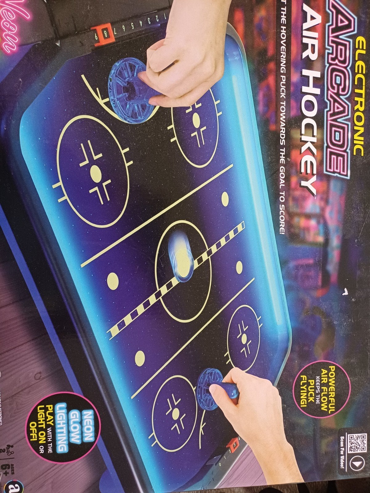 Air Hockey, Ophalen