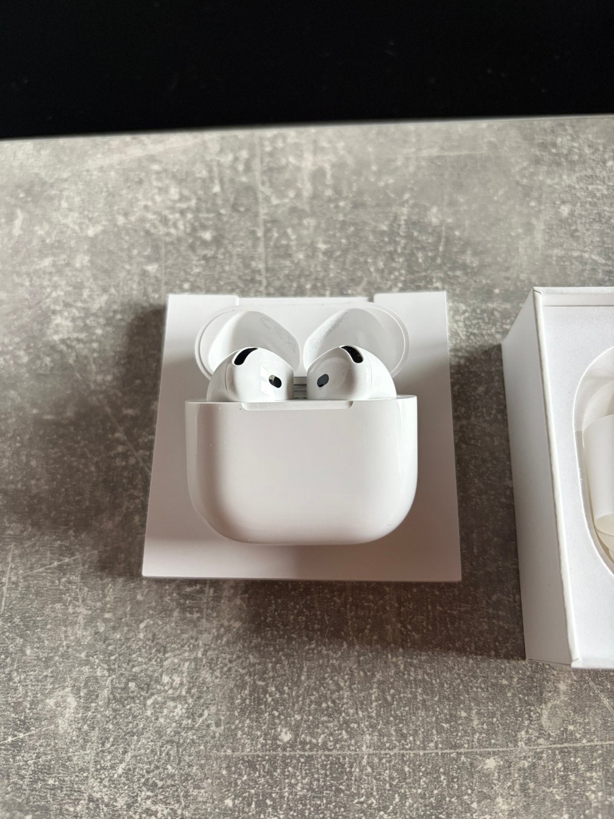 Airpods 4 (2026) non anc urgent ! ‼️, Télécoms, Enlèvement ou Envoi, Comme neuf